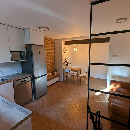 Highstreet Apartment *