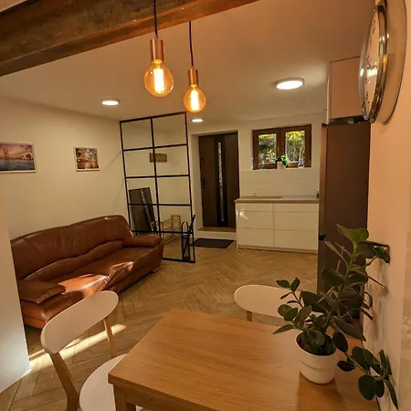 Highstreet Apartment *